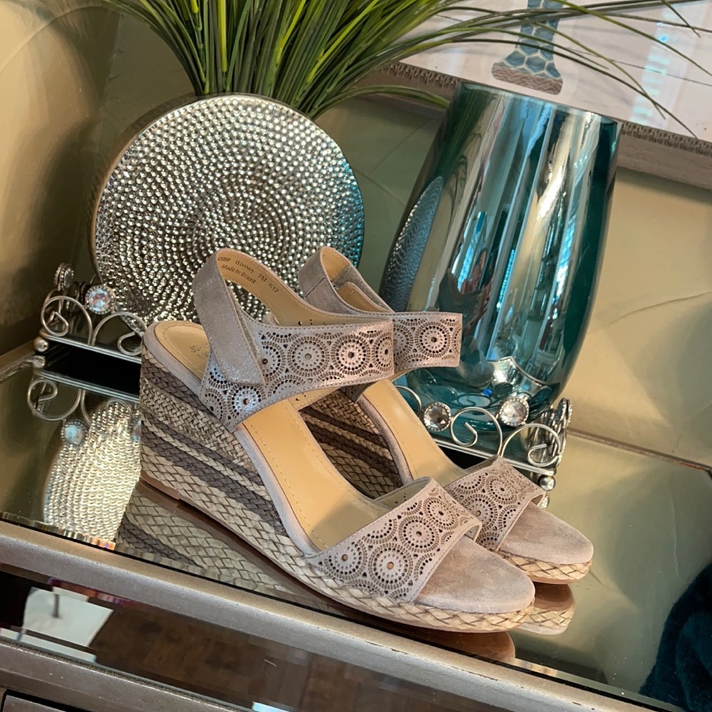 Johnston & Murphy Quality Brand Pewter Wedge Velcro Wrap Heel